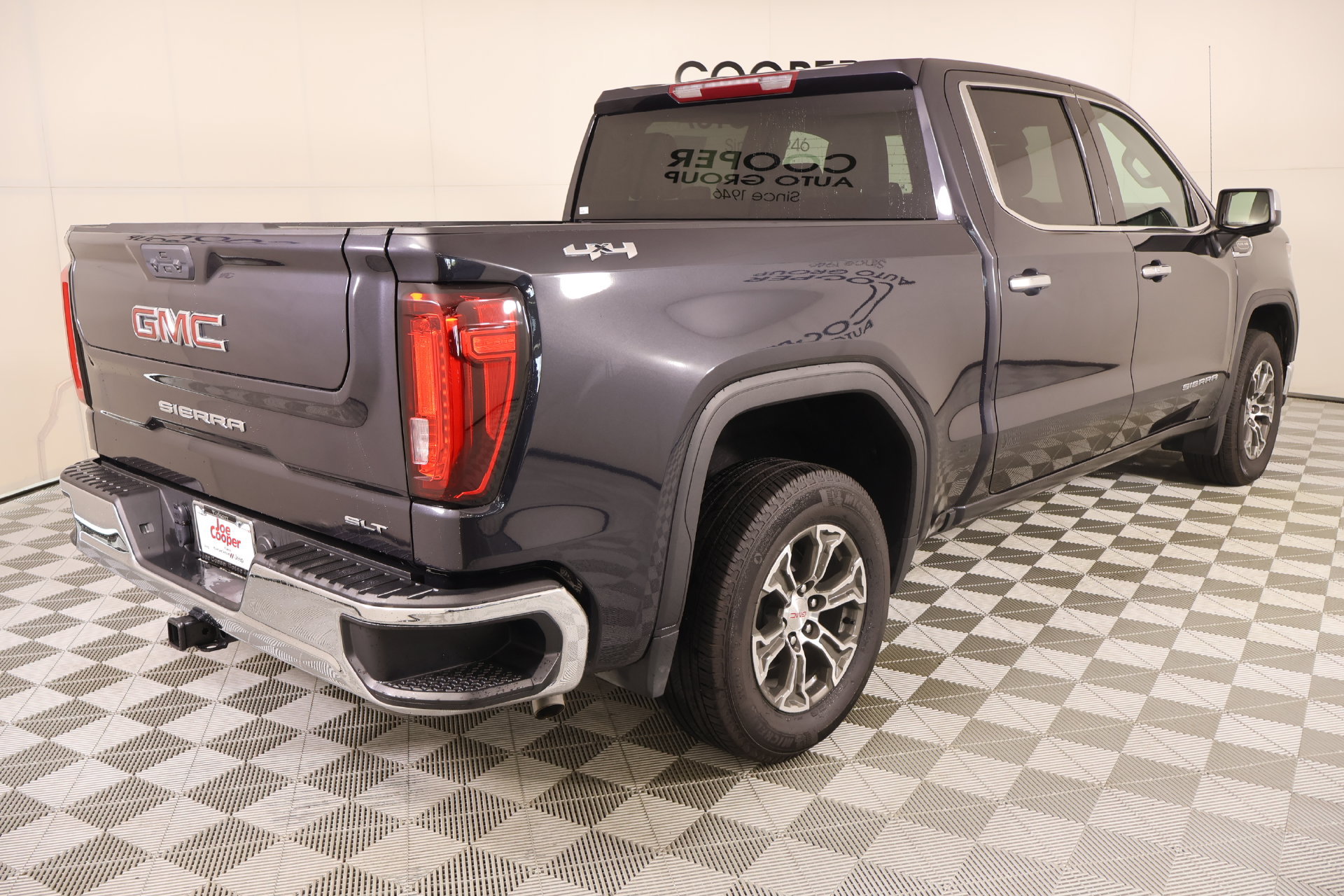 Used 2025 GMC Sierra 1500 SLT AWD/4WD image 21