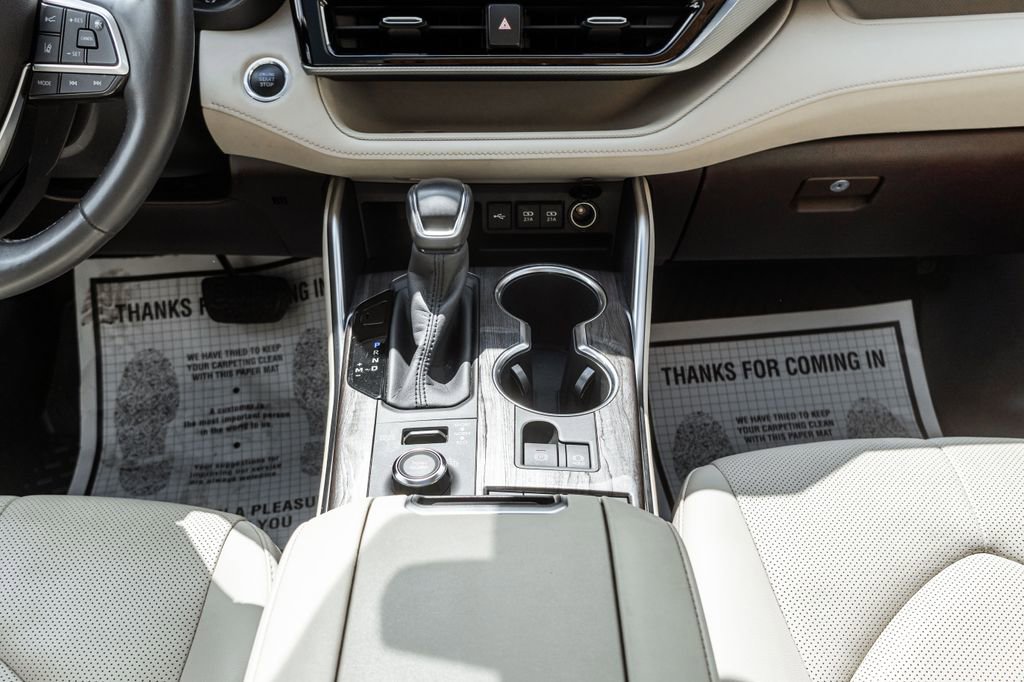 Used 2020 Toyota Highlander Platinum image 12