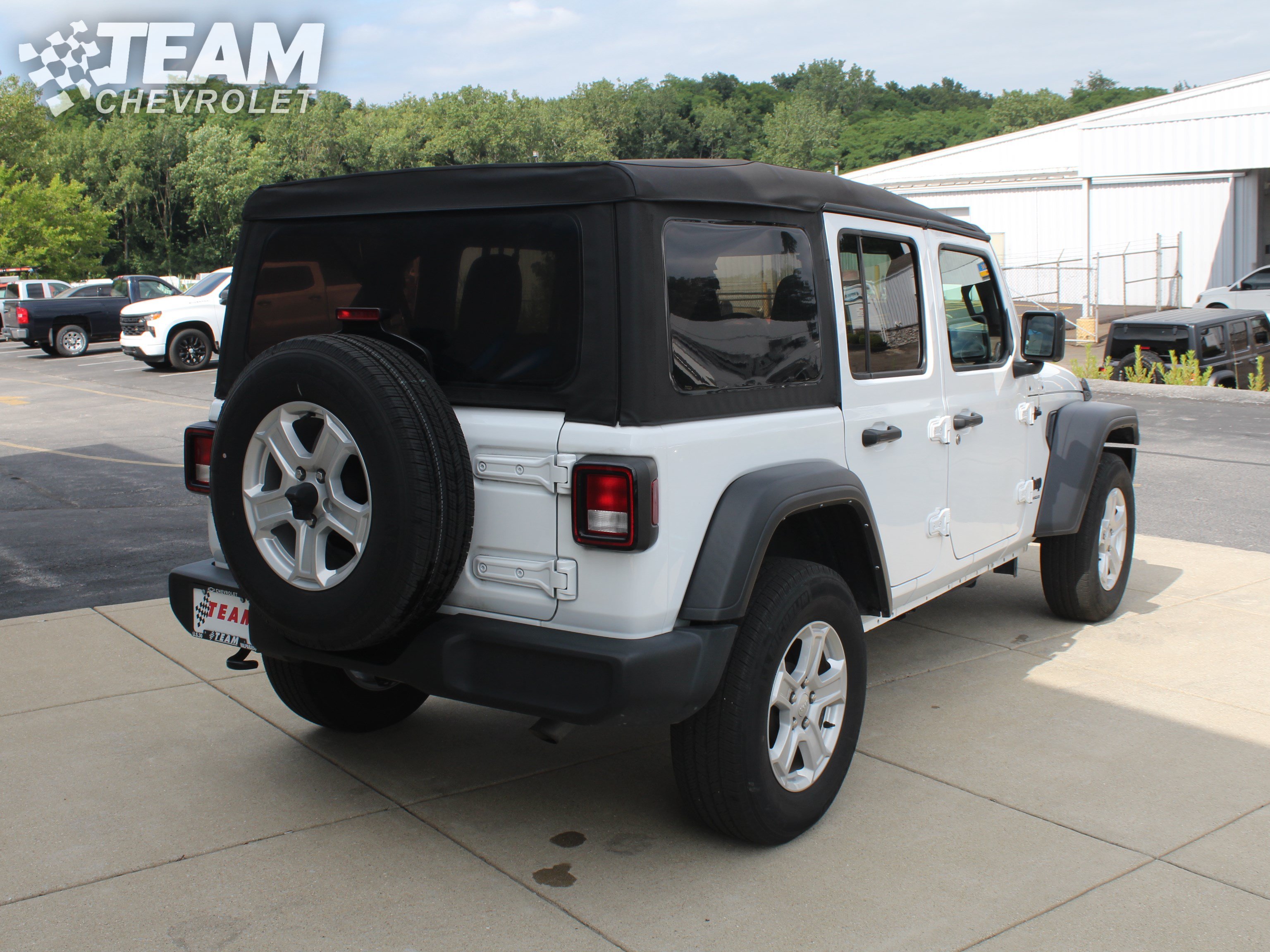 Used 2023 Jeep Wrangler Unlimited Sport AWD/4WD image 4