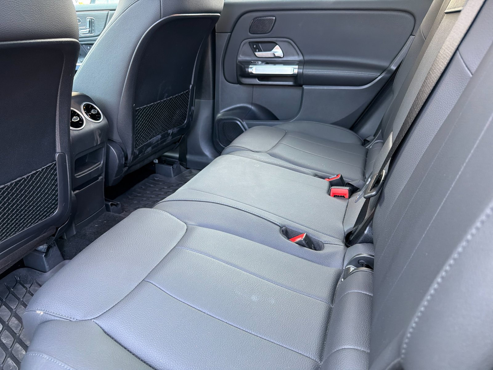 Used 2026 Mercedes-Benz GLB 250 4MATIC image 11