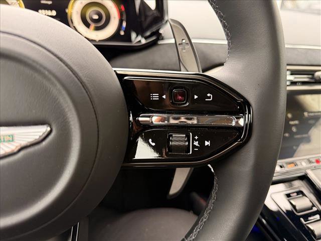 Used 2025 Aston Martin V8 Vantage Coupe image 17