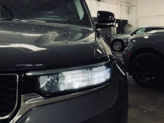 Certified 2023 Jeep Grand Cherokee Limited image 4