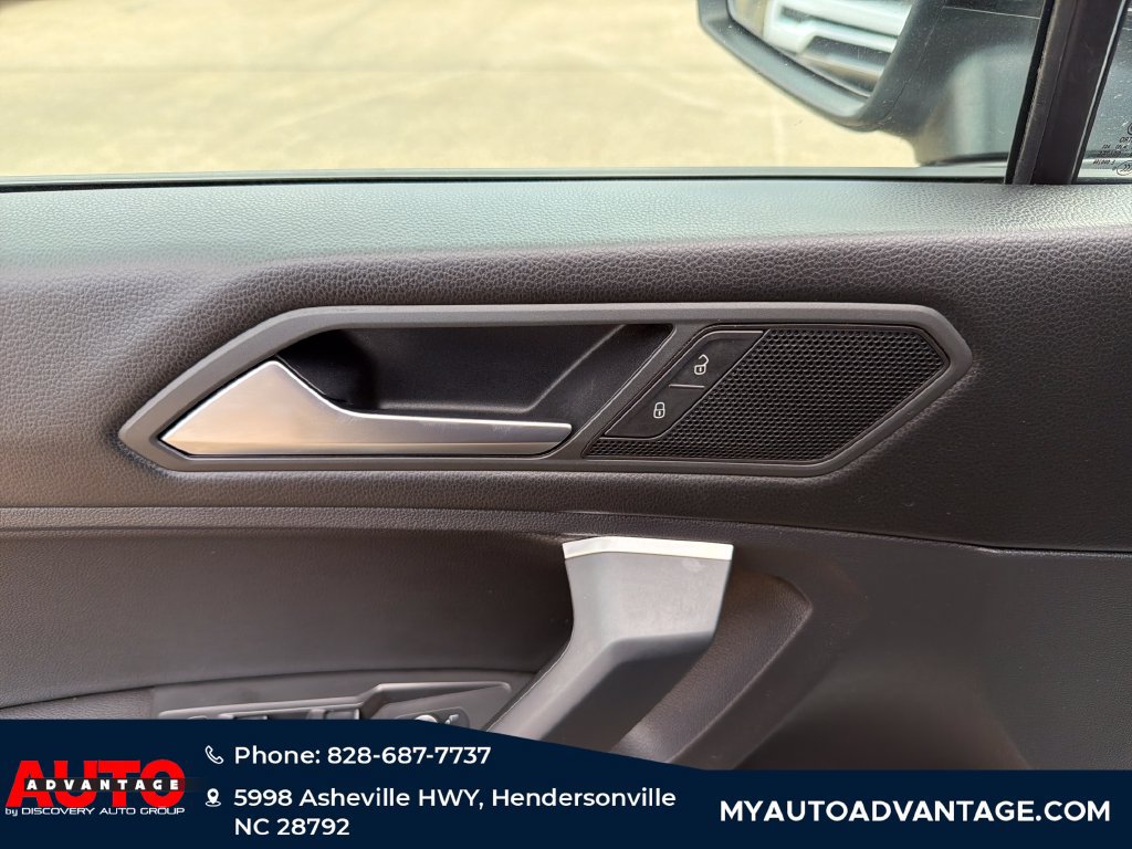 Used 2020 Volkswagen Tiguan SE R-Line AWD/4WD image 9