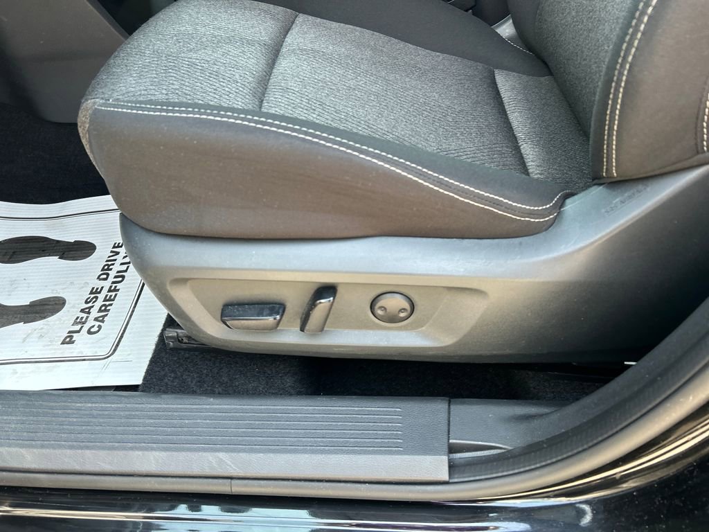 Used 2025 Nissan Rogue SV FWD image 11