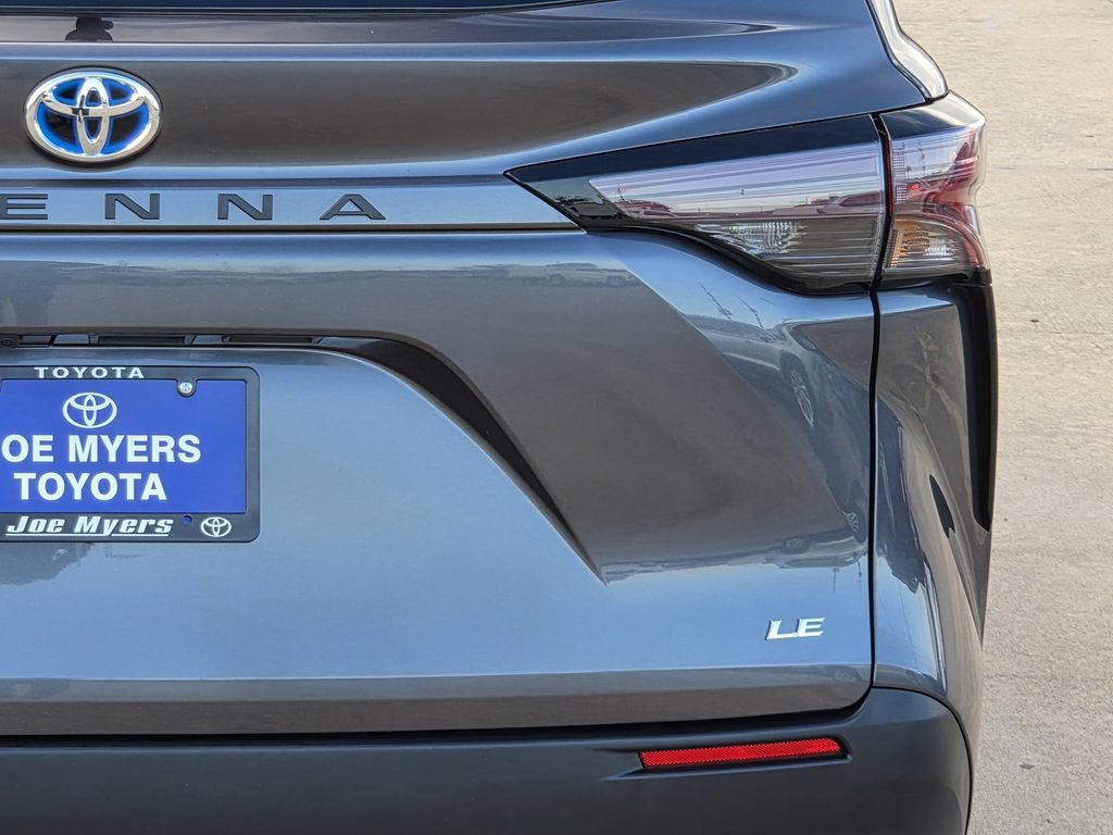 Used 2025 Toyota Sienna LE FWD image 9