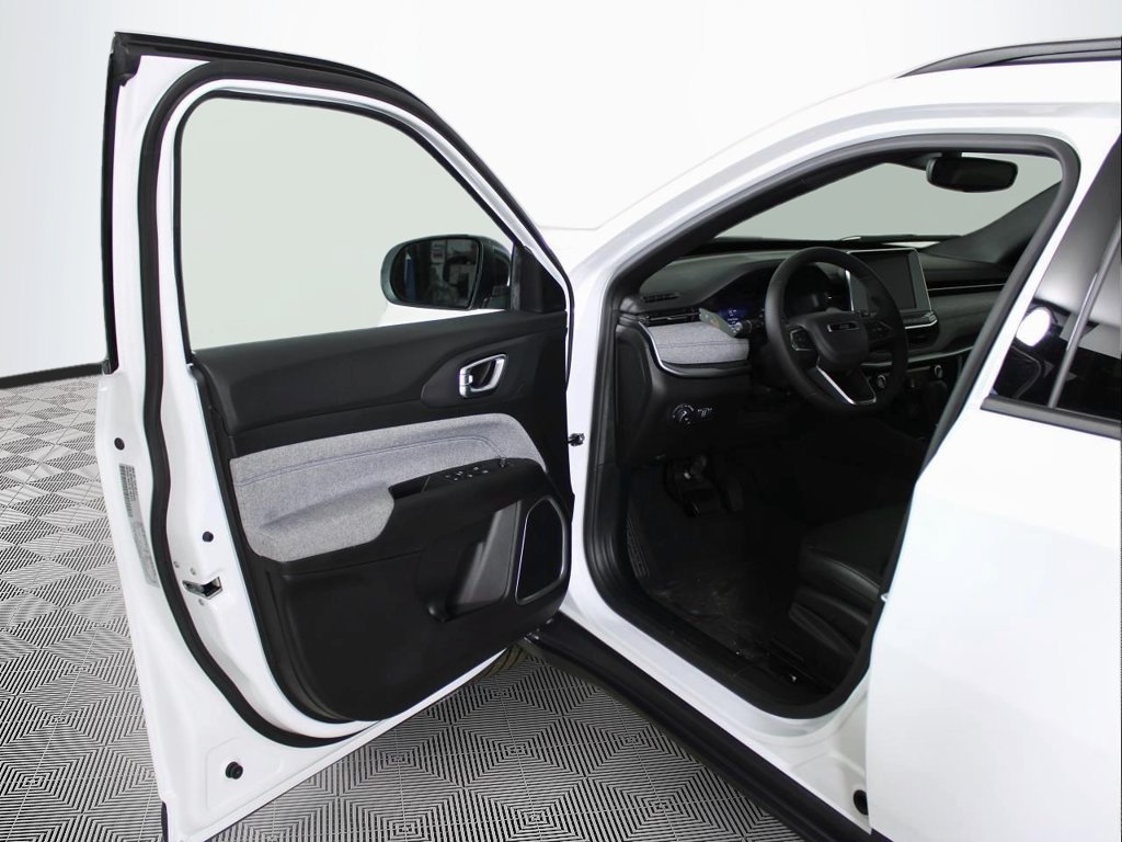 New 2025 Jeep Compass Latitude AWD/4WD image 8