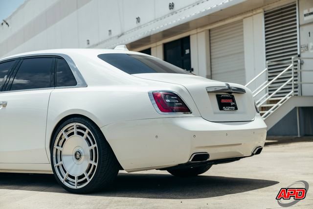 Used 2022 Rolls-Royce Ghost w/ Ghost Package image 39