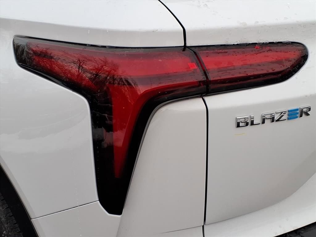 New 2026 Chevrolet Blazer EV LT image 9