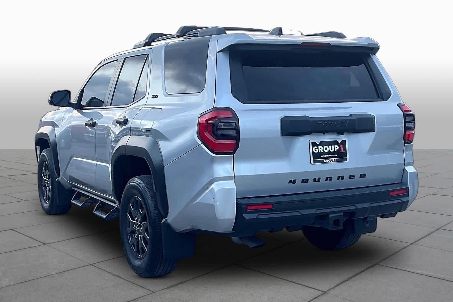 Used 2025 Toyota 4Runner SR5 AWD/4WD image 12