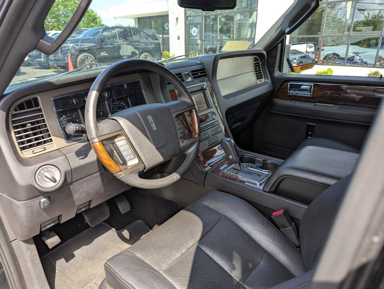 Used 2013 Lincoln Navigator L 4WD image 3