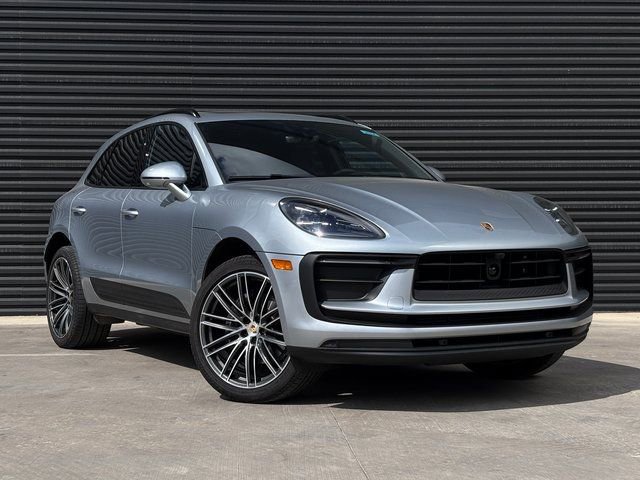 Certified 2026 Porsche Macan image 9