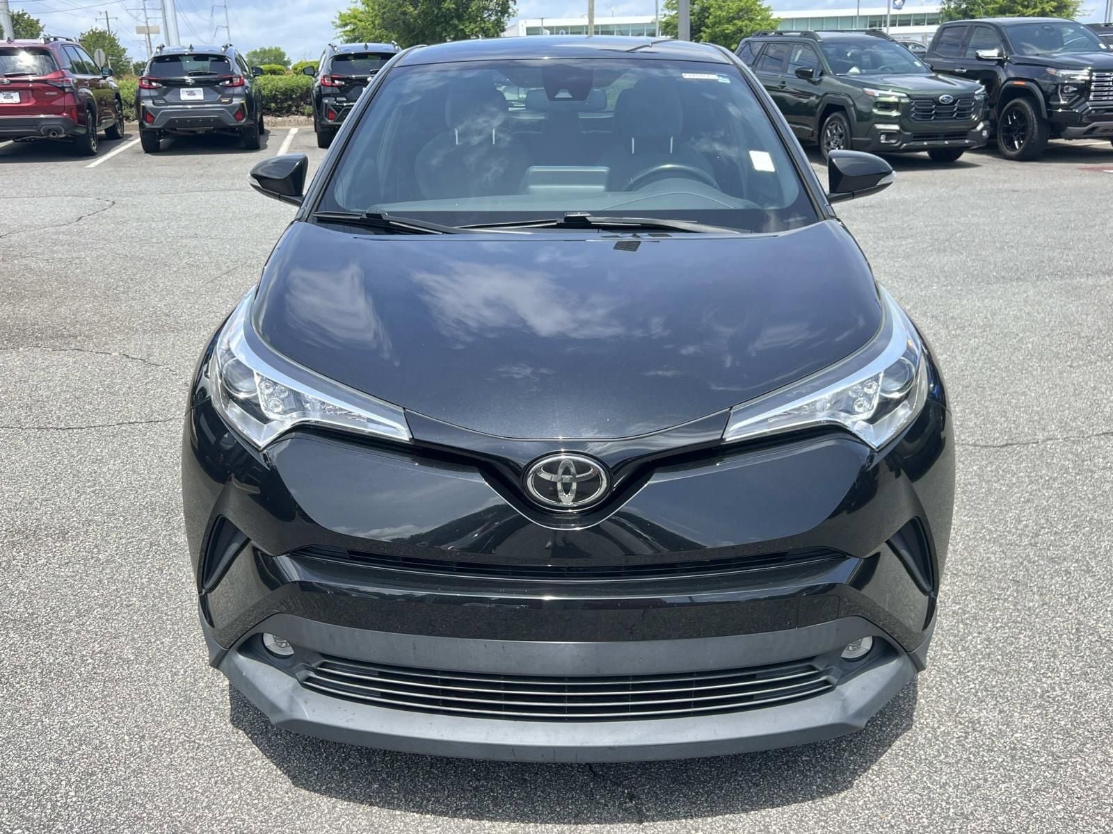 Used 2019 Toyota C-HR XLE FWD image 2