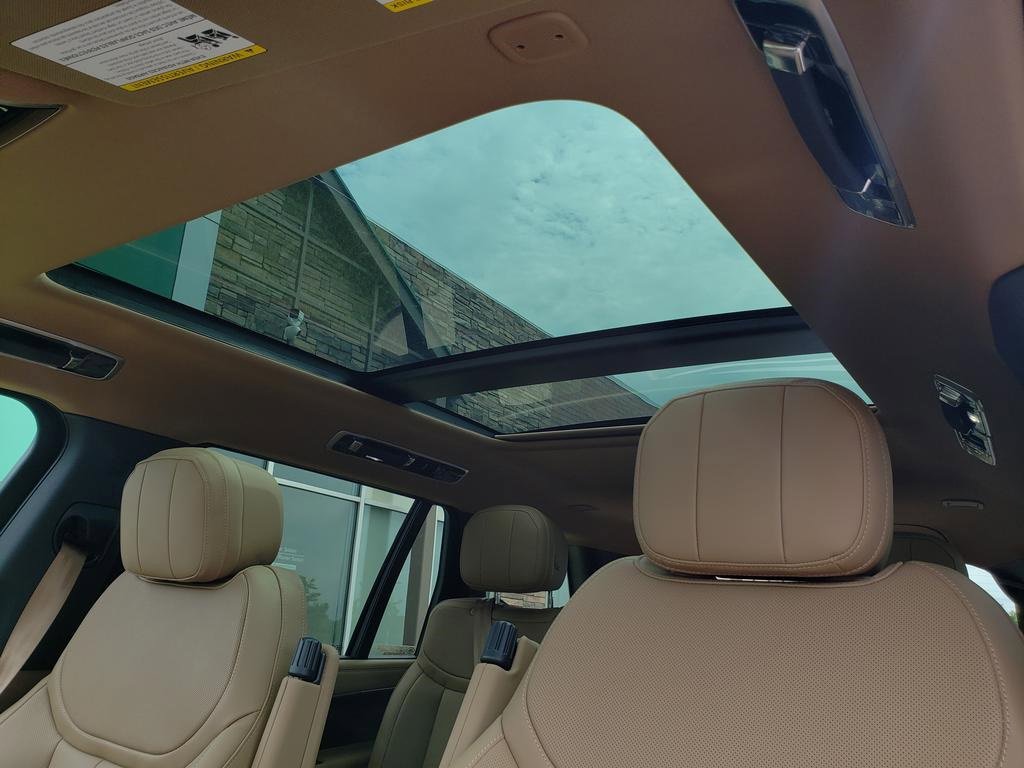 New 2025 Land Rover Range Rover Long Wheelbase SE image 21