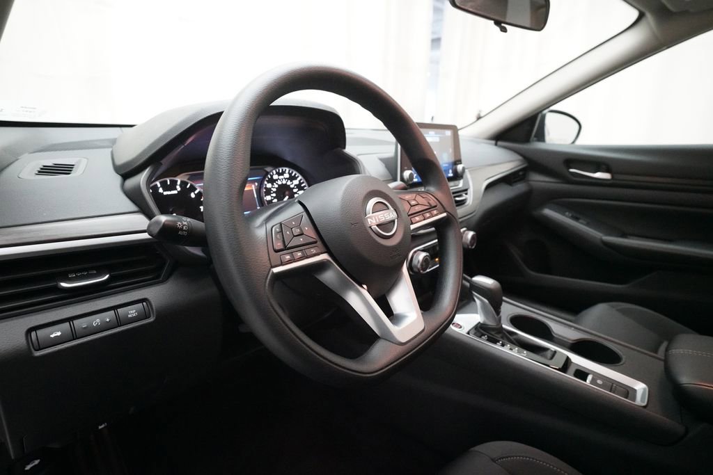 Certified 2025 Nissan Altima 2.5 SV AWD/4WD image 8