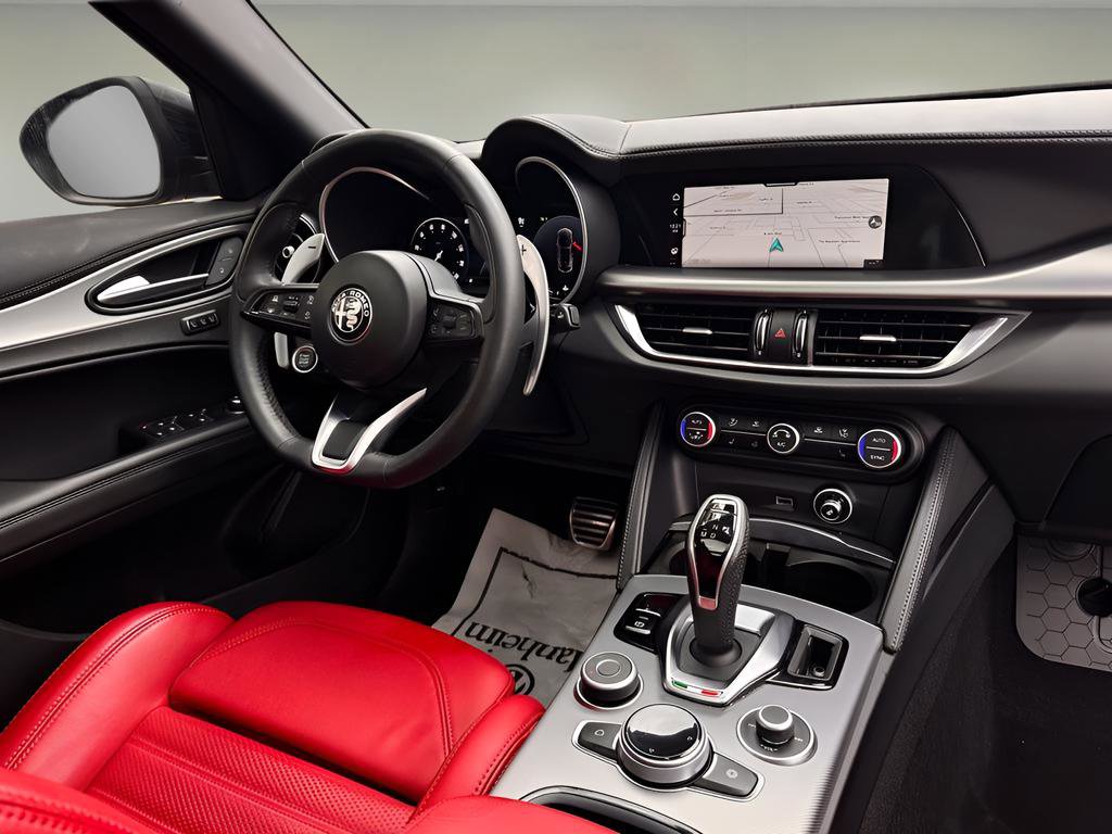 Used 2025 Alfa Romeo Stelvio Sprint image 9