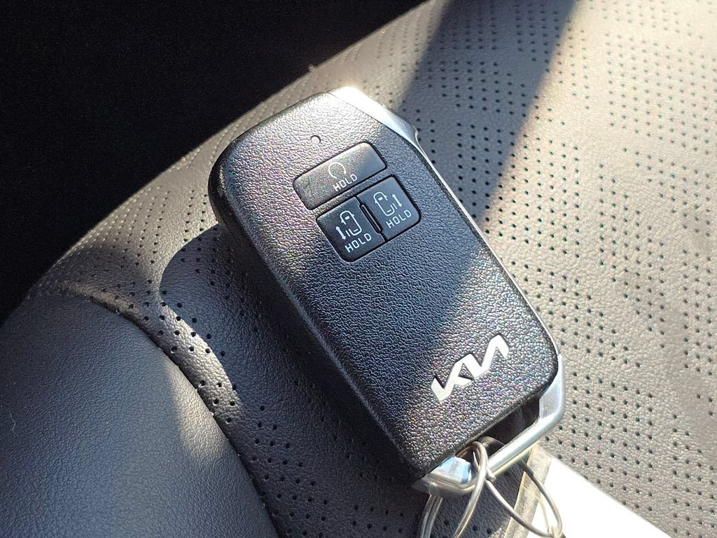 Used 2022 Kia Carnival EX FWD image 38