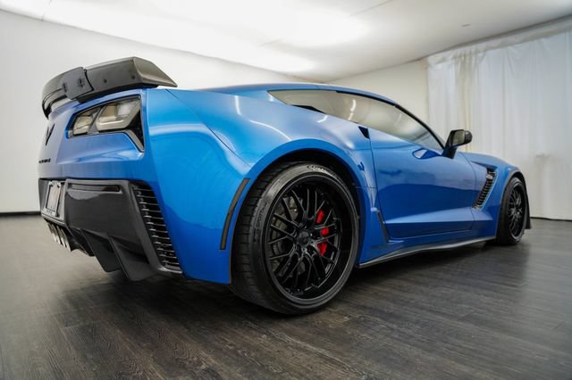 Used 2015 Chevrolet Corvette Z06 w/ 3LZ Preferred Equipment Group RWD image 24