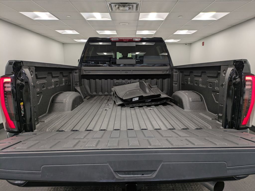 Used 2025 GMC Sierra 2500 AT4 w/ Technology Package image 25