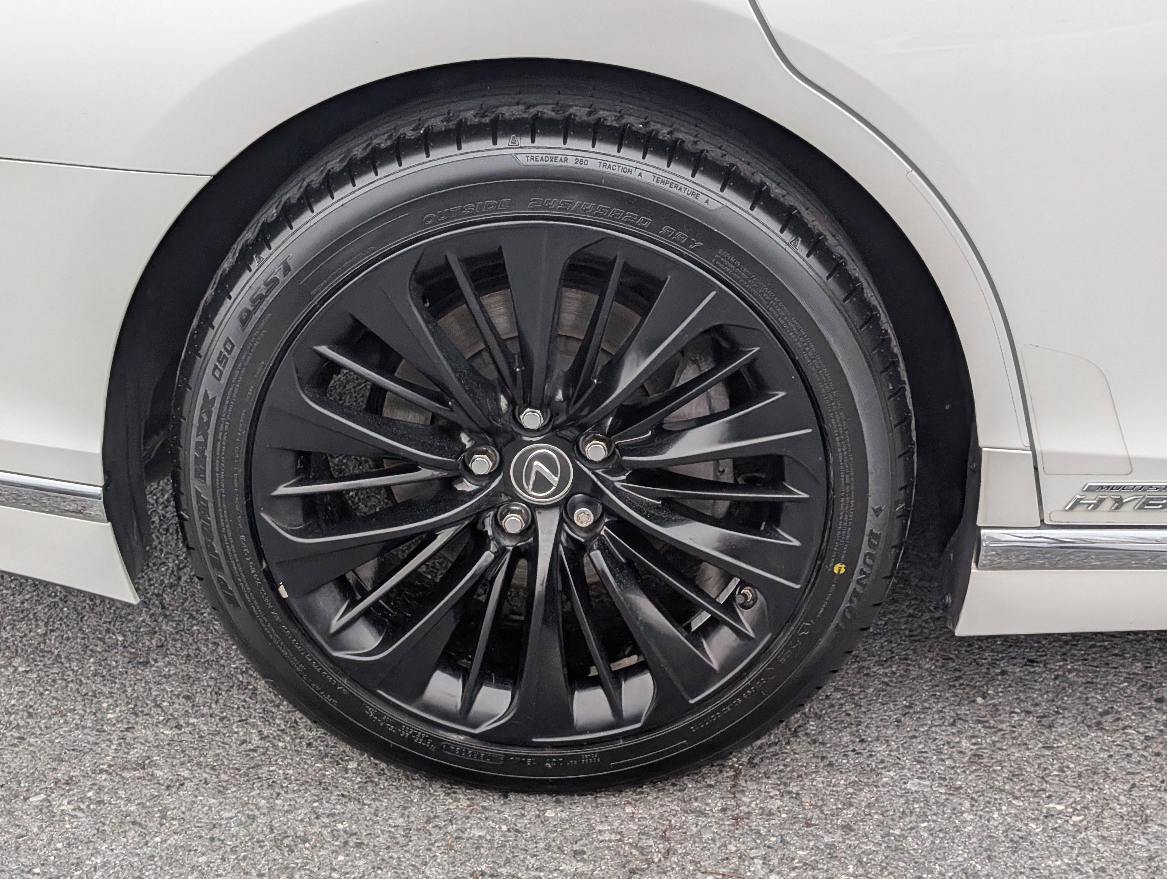 Used 2020 Lexus LS 500h AWD w/ Luxury Package image 10