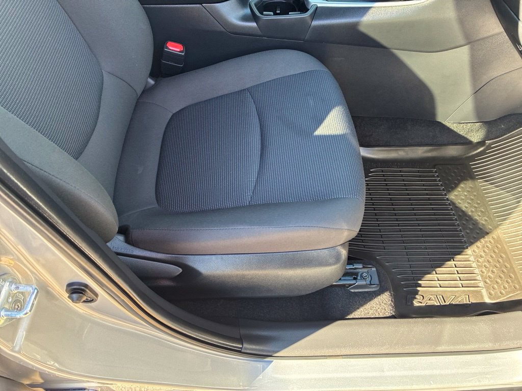 Used 2024 Toyota RAV4 LE AWD/4WD image 51
