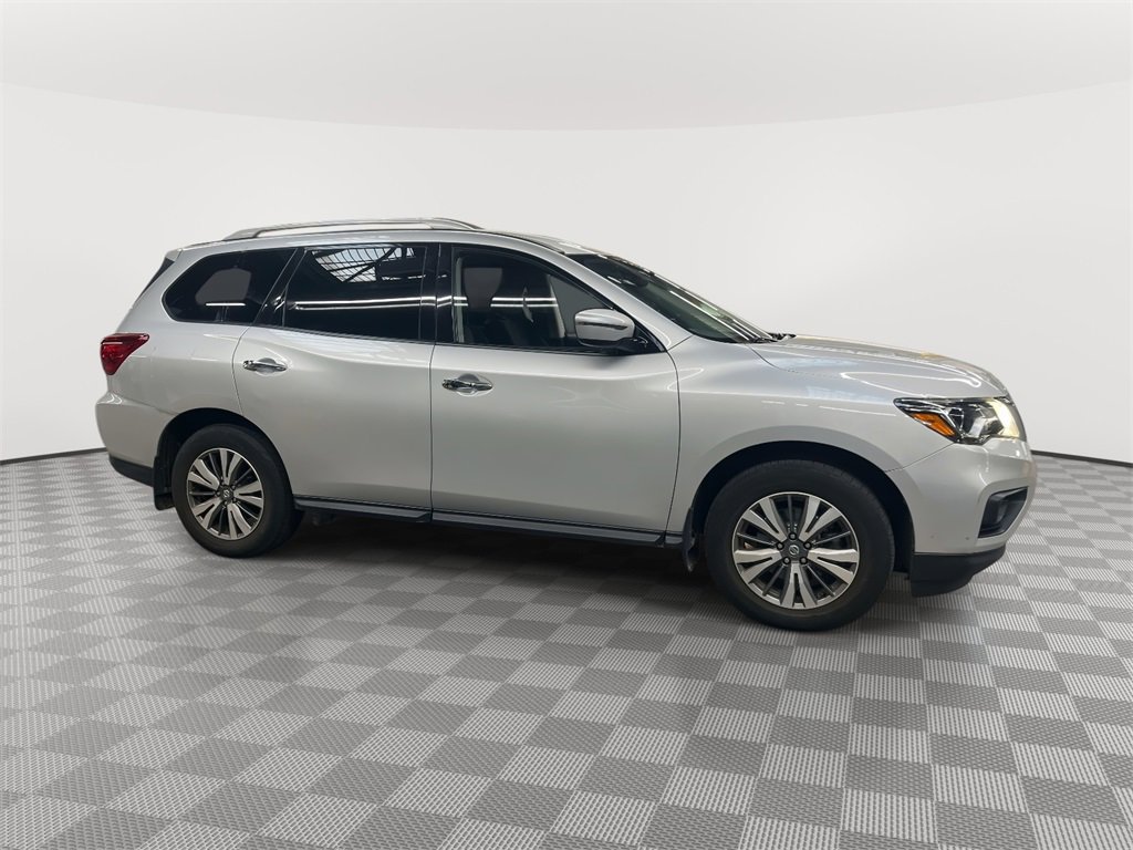 Used 2019 Nissan Pathfinder S image 3