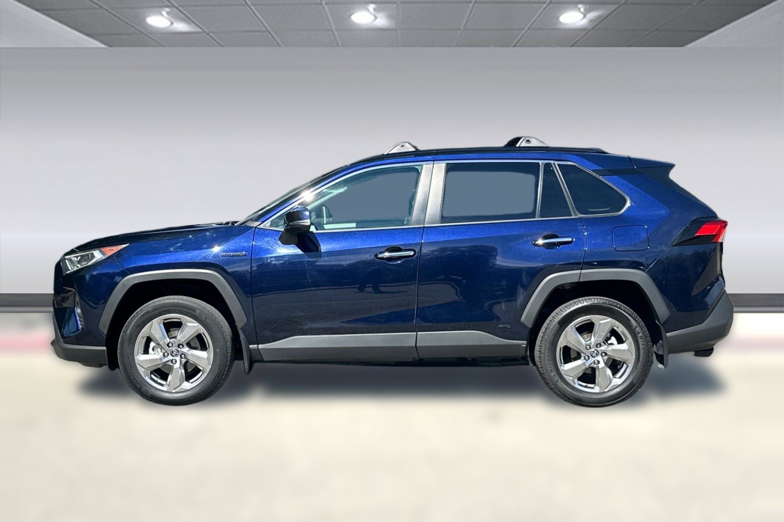 Used 2021 Toyota RAV4 Limited w/ Carpet Mat Package (TMS) AWD/4WD image 2