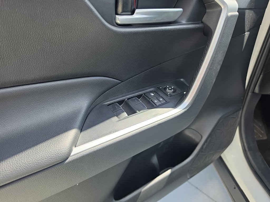 Used 2025 Toyota RAV4 XLE FWD image 13