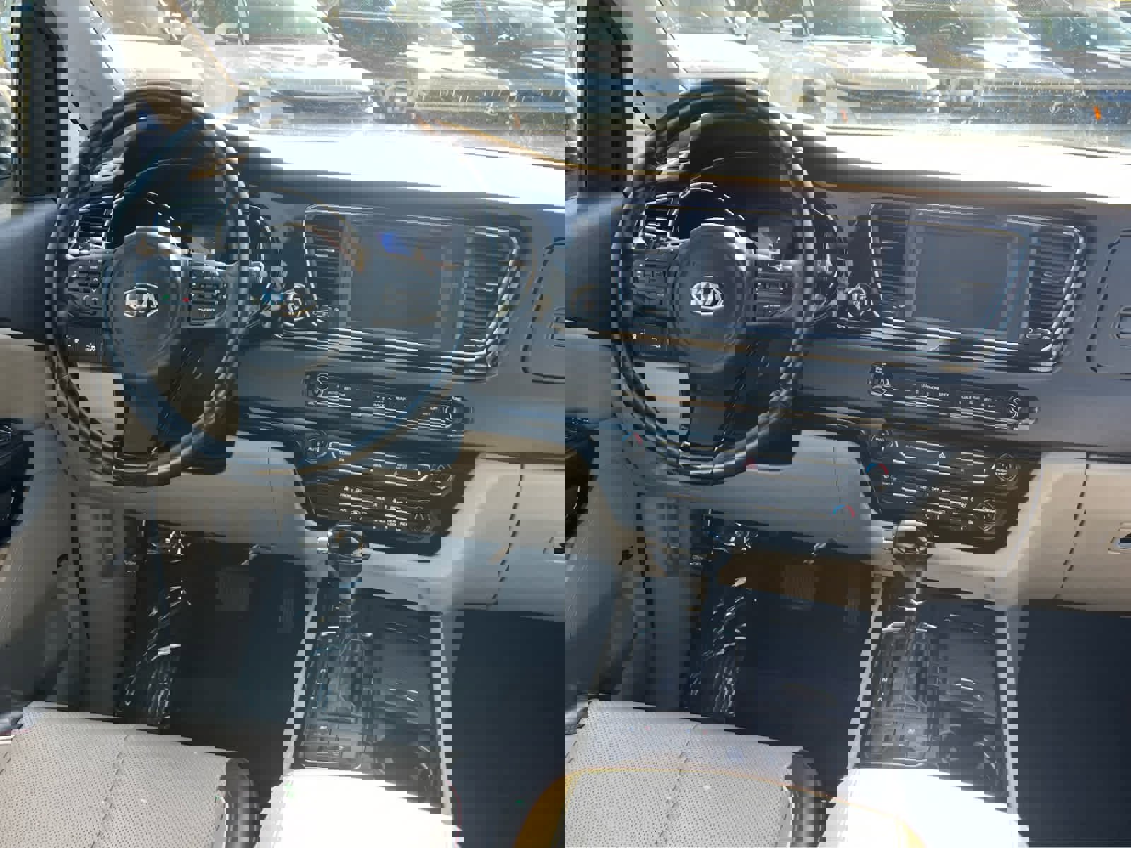 Used 2016 Kia Sedona SX image 25