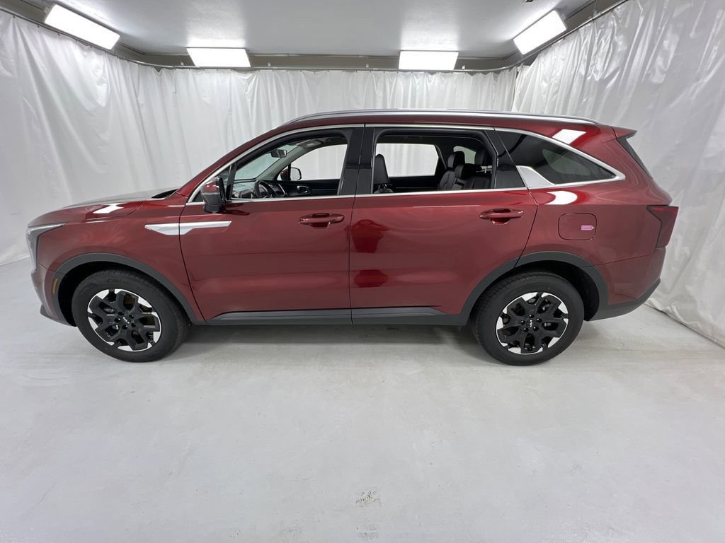 Used 2025 Kia Sorento S image 5