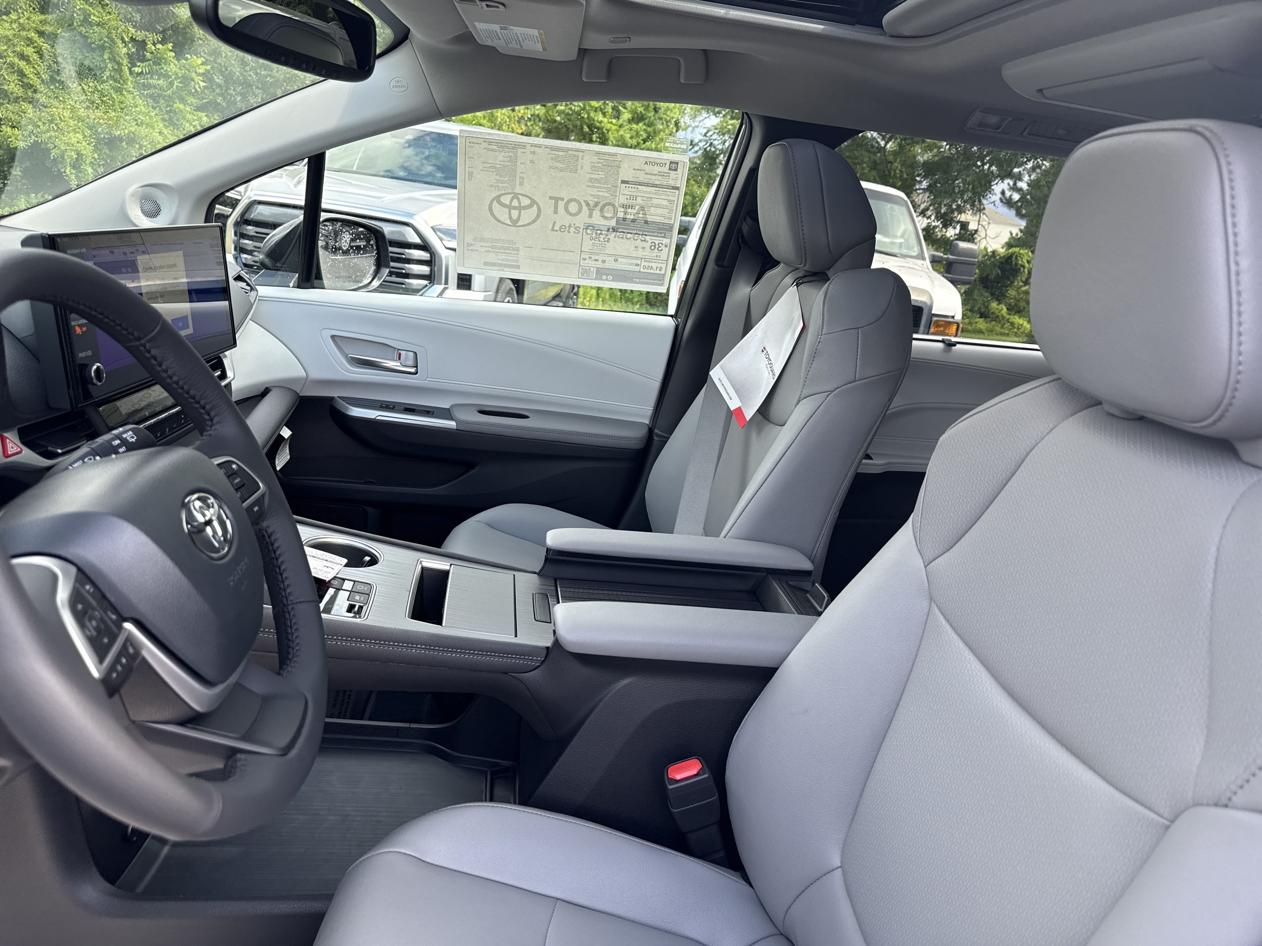New 2025 Toyota Sienna XLE w/ XLE Plus Package FWD image 13