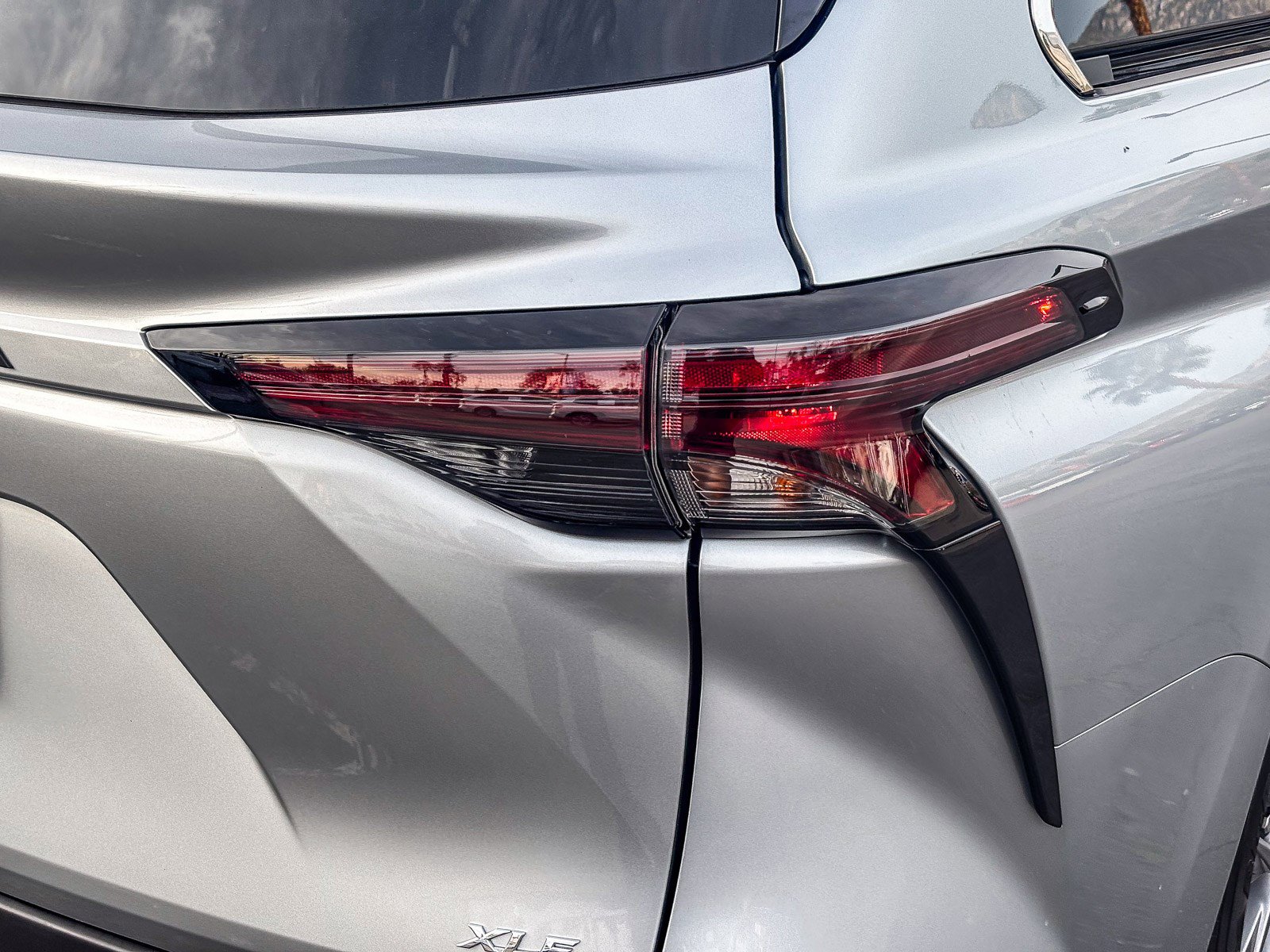 Used 2025 Toyota Sienna XLE image 9