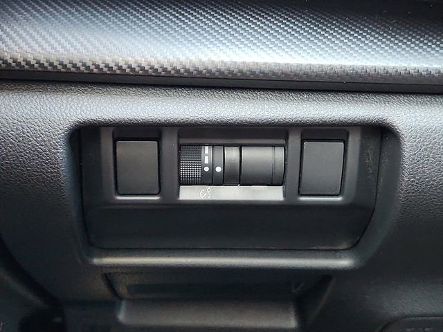 Used 2025 Subaru Crosstrek 2.0i image 21