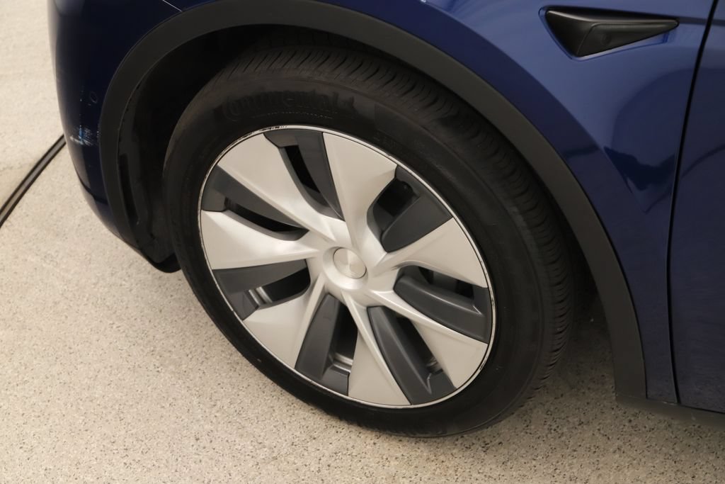 Used 2021 Tesla Model Y Long Range AWD/4WD image 34