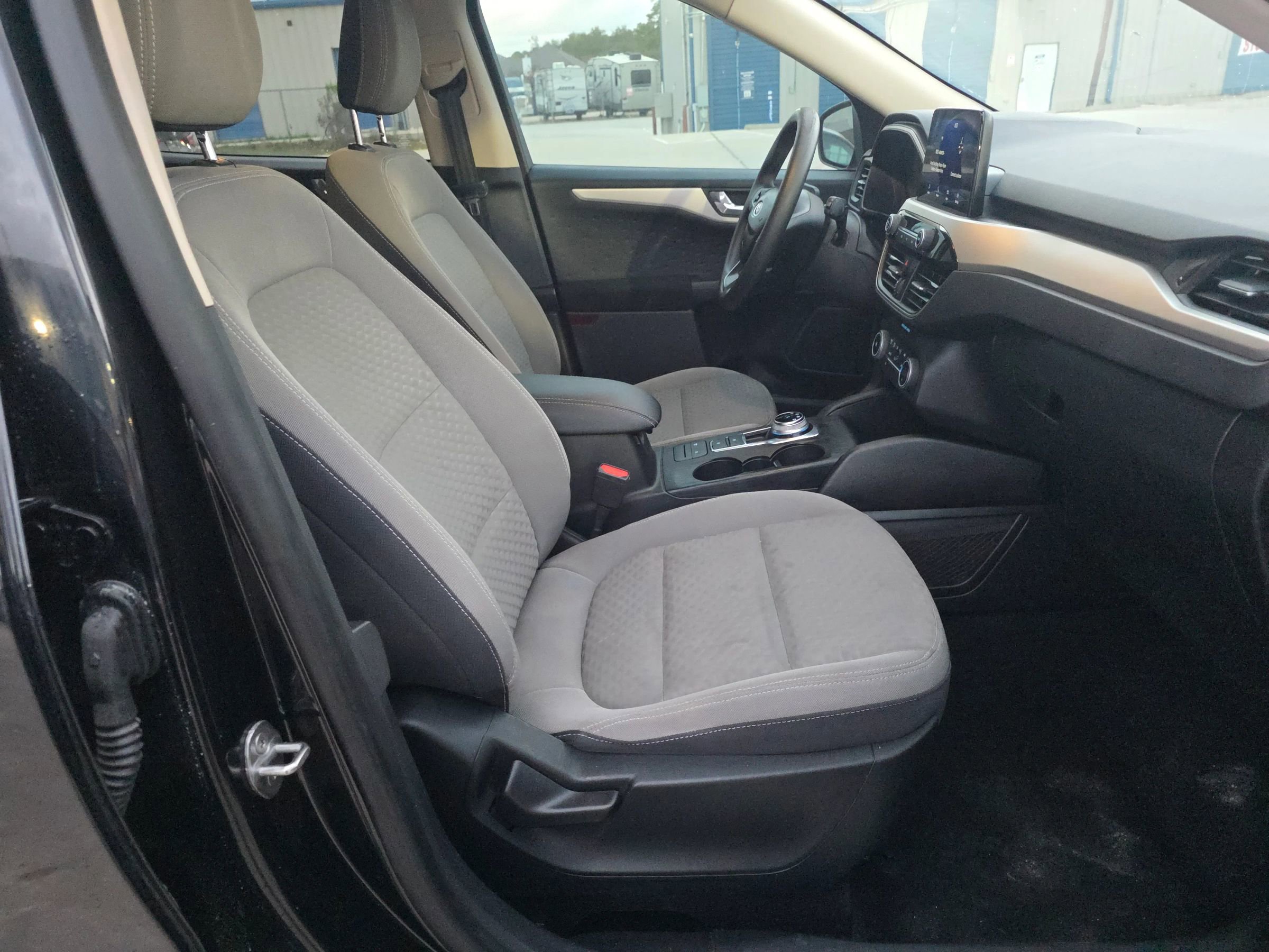 Used 2020 Ford Escape SE image 19