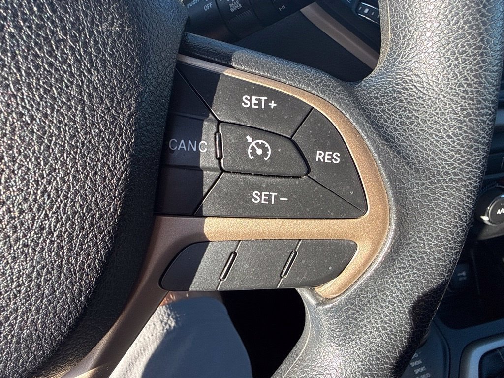 Used 2014 Jeep Cherokee Sport AWD/4WD image 18