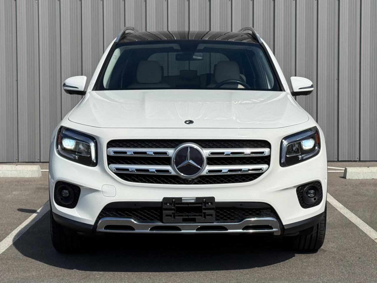 Used 2021 Mercedes-Benz GLB 250 4MATIC image 2