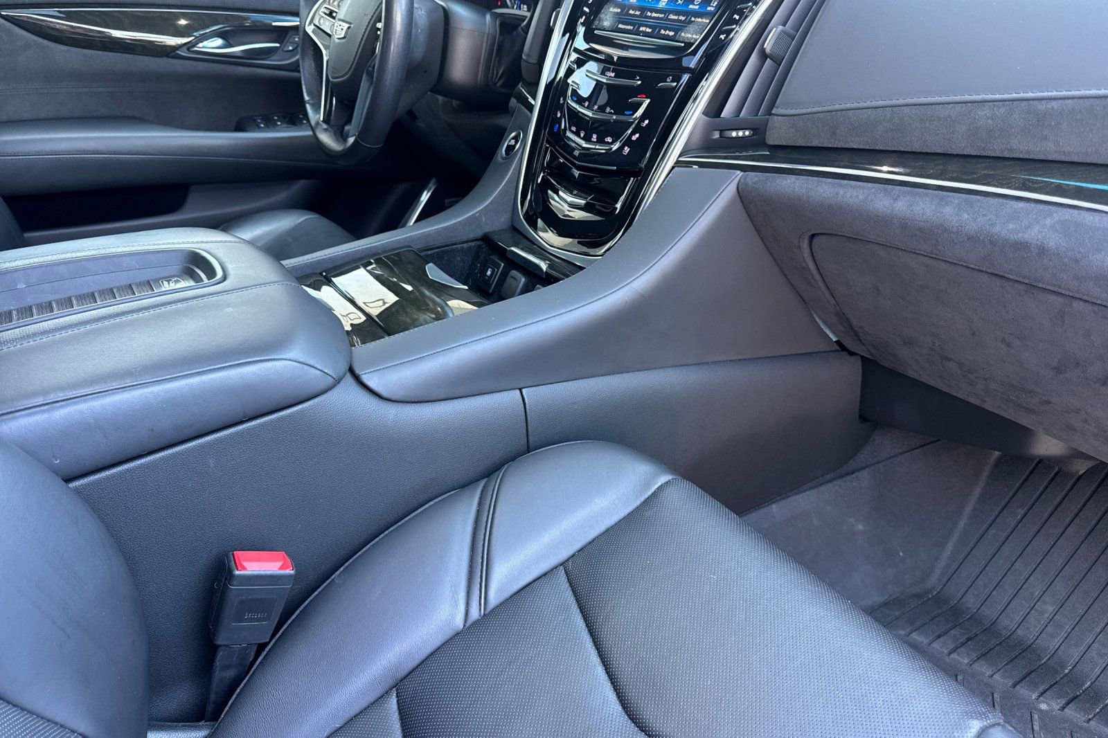Used 2019 Cadillac Escalade ESV Platinum image 21