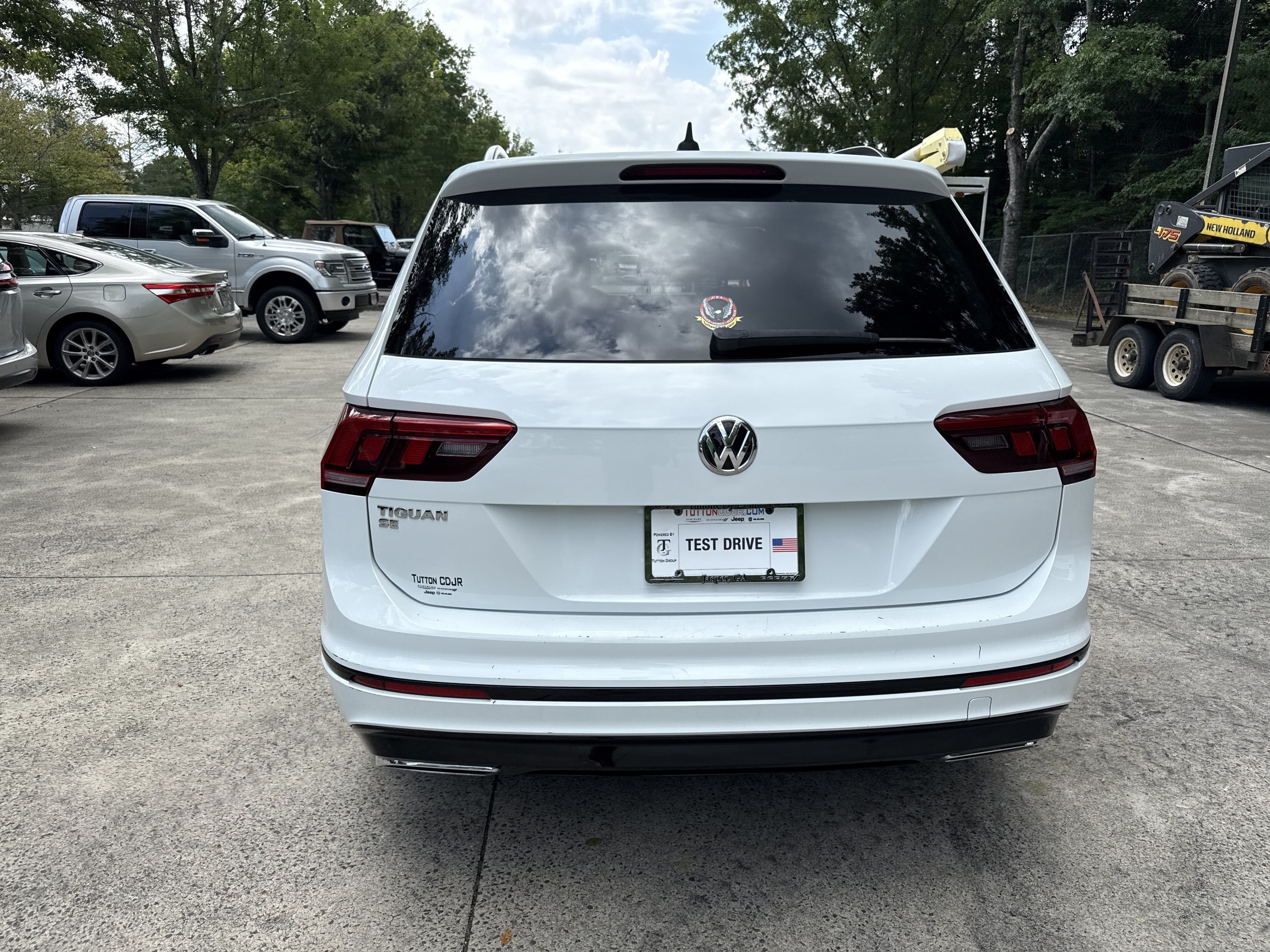 Used 2020 Volkswagen Tiguan SE R-Line FWD image 6