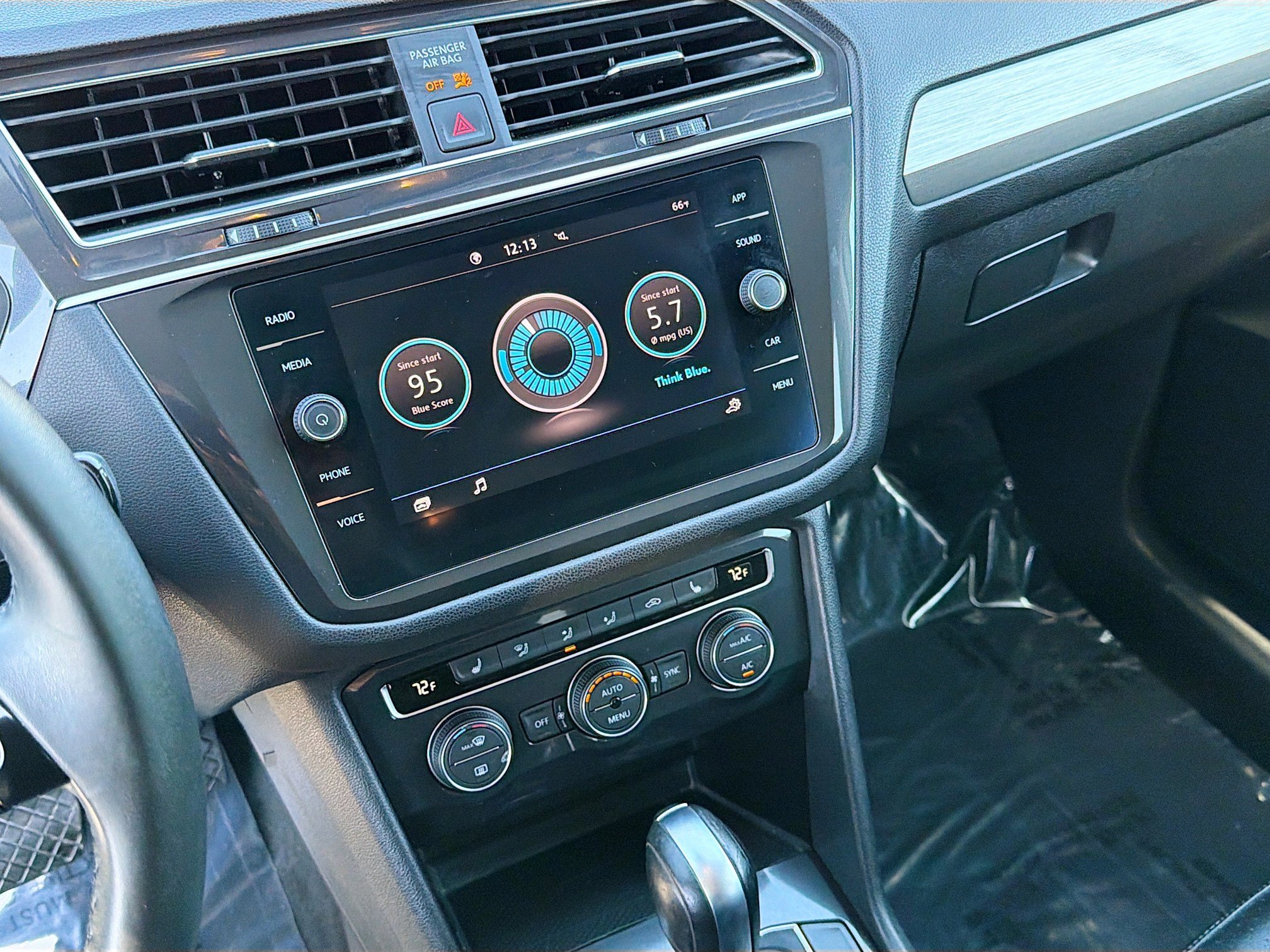 Used 2020 Volkswagen Tiguan SE image 27