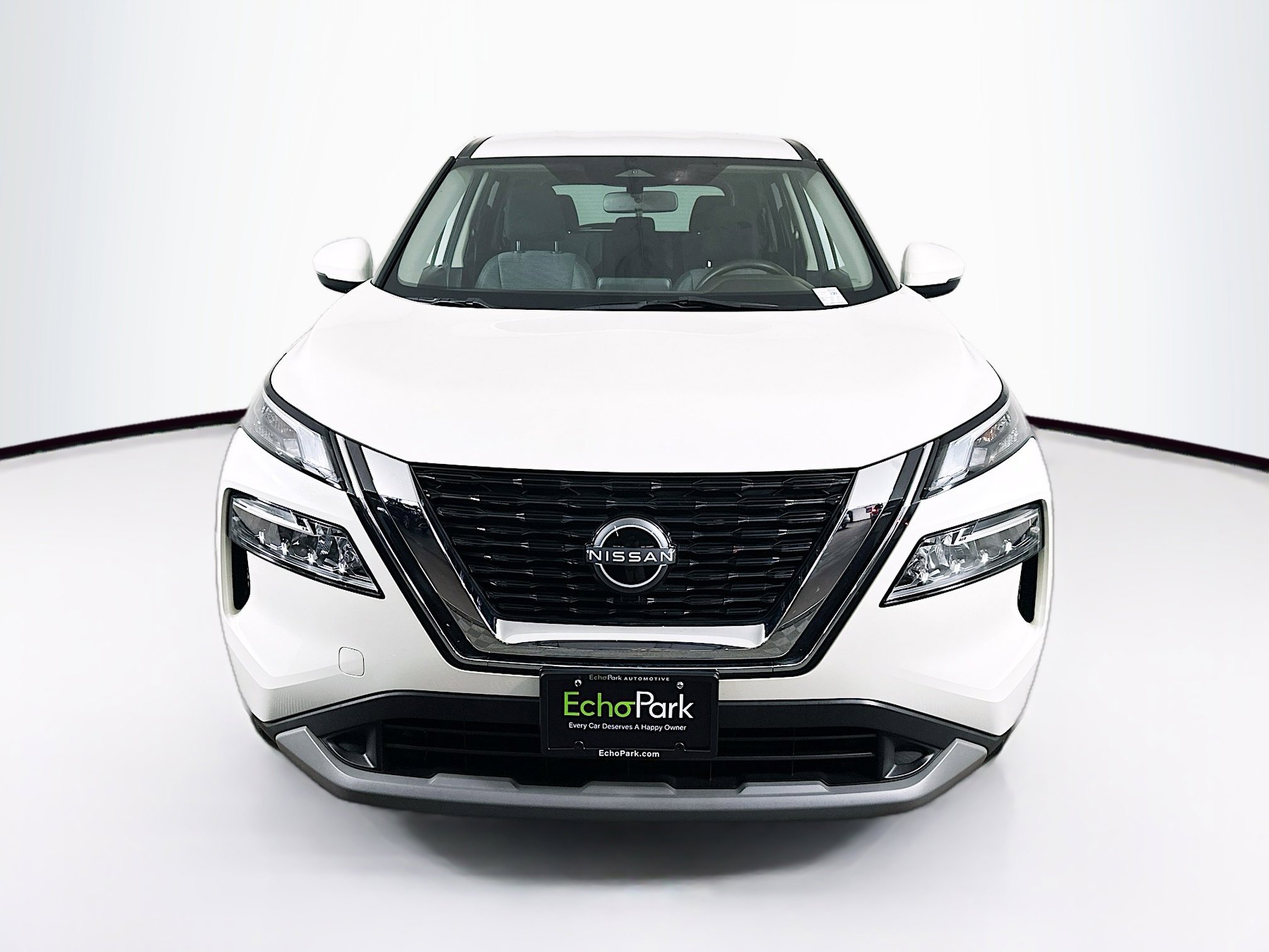 Used 2023 Nissan Rogue SV image 2