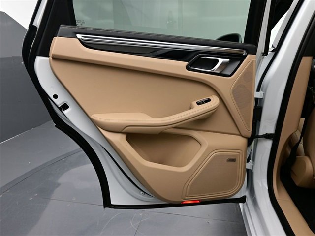 New 2026 Porsche Macan image 17