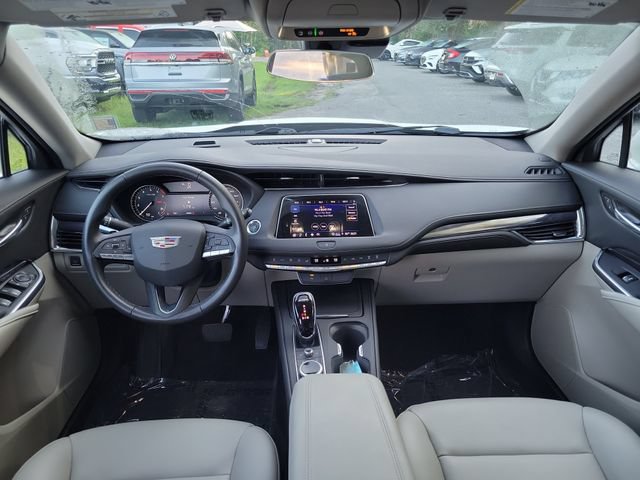 Used 2022 Cadillac XT4 Luxury FWD image 10