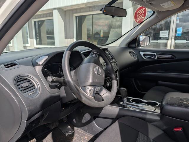 Used 2020 Nissan Pathfinder S FWD image 9