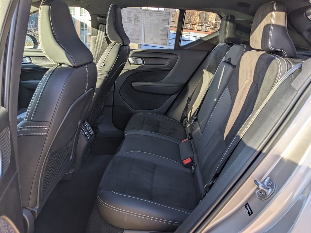 Certified 2023 Volvo XC40 Recharge Ultimate image 23