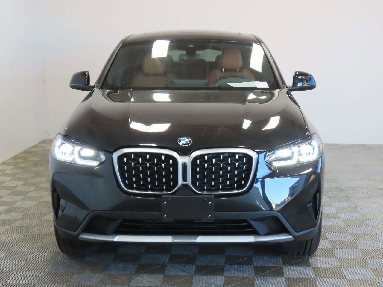Used 2025 BMW X4 xDrive30i image 2