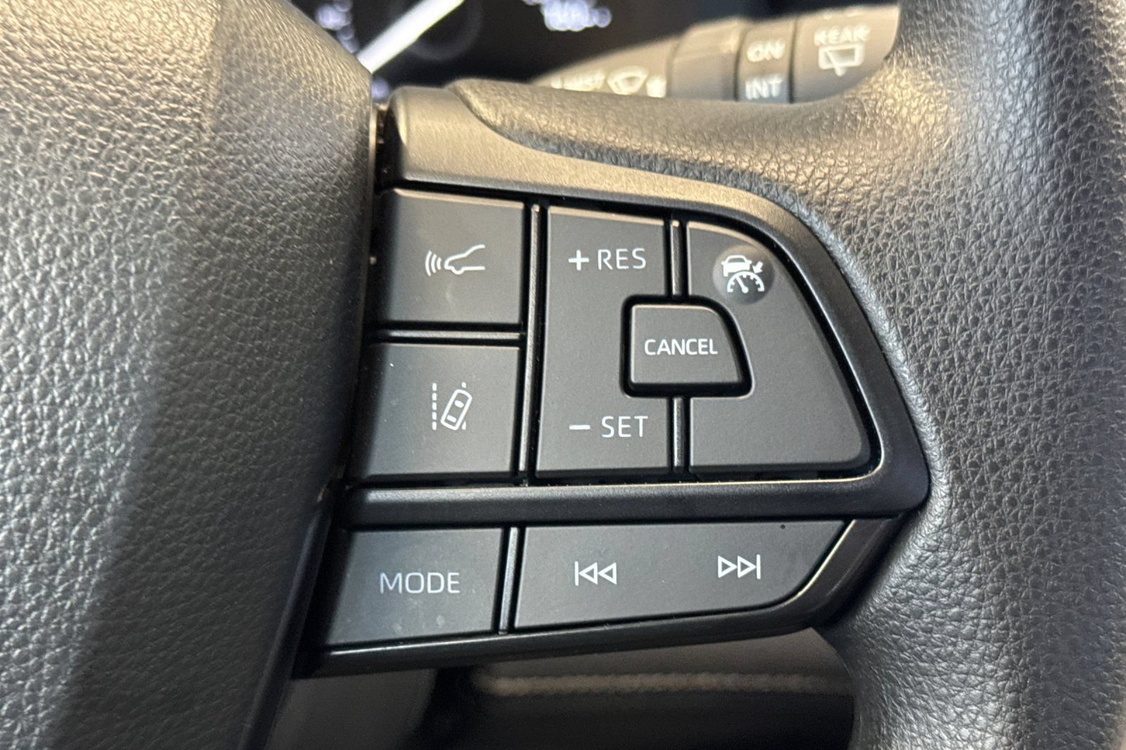 Certified 2026 Toyota Sienna LE FWD image 32