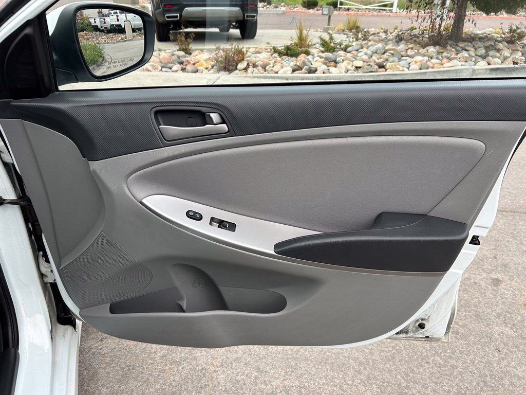 Used 2015 Hyundai Accent GLS FWD image 27