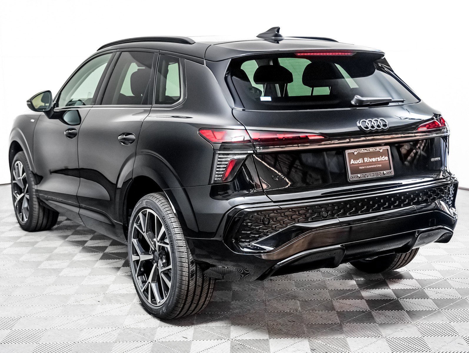 New 2026 Audi Q3 quattro 2.0T AWD/4WD image 2