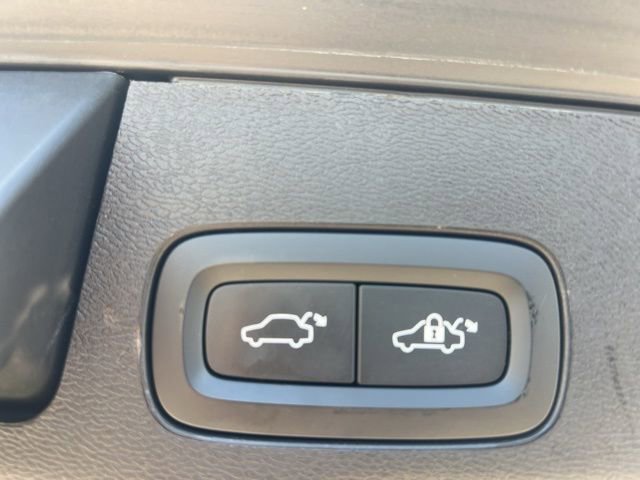 Used 2023 Volvo XC60 B5 Ultimate w/ Climate Package AWD/4WD image 30
