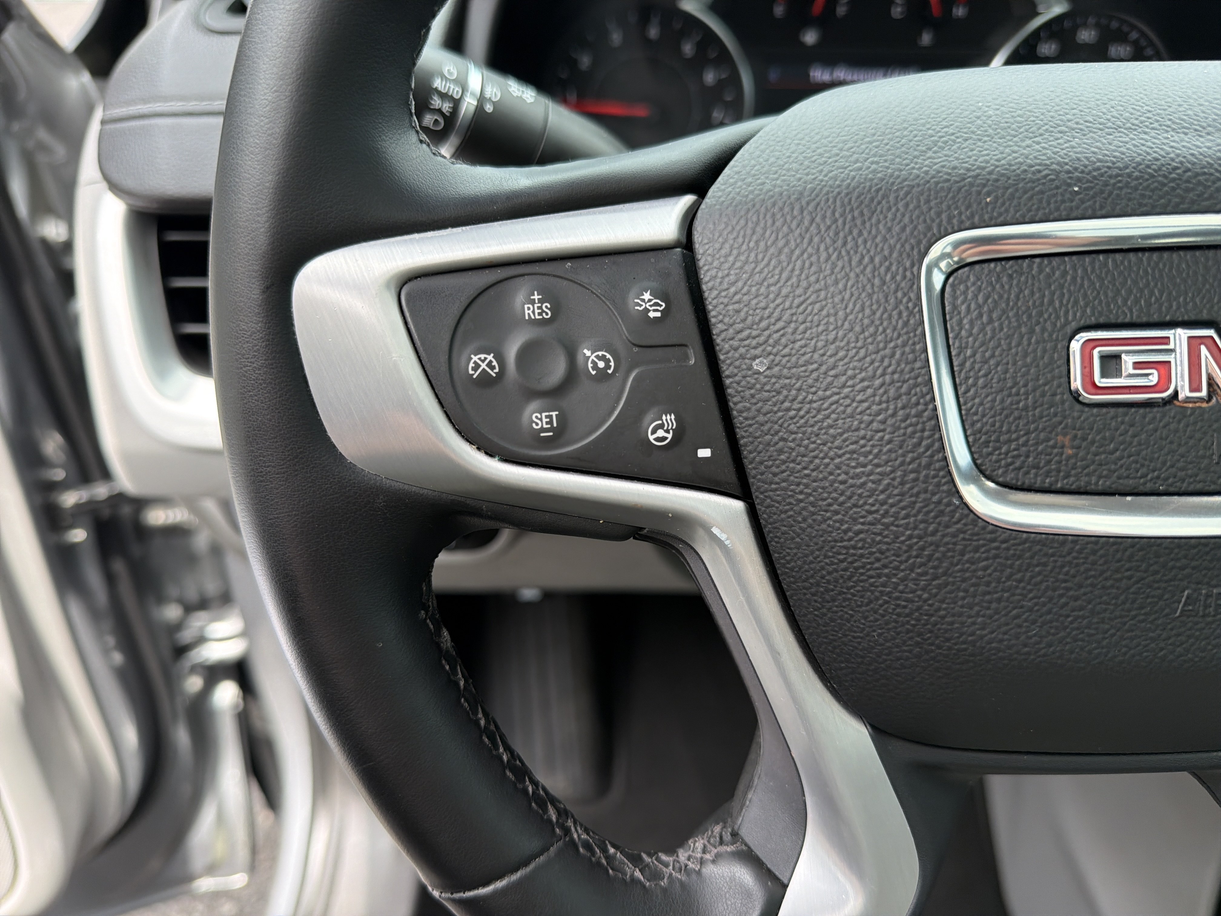 Used 2023 GMC Terrain SLT w/ Tech Package FWD image 19